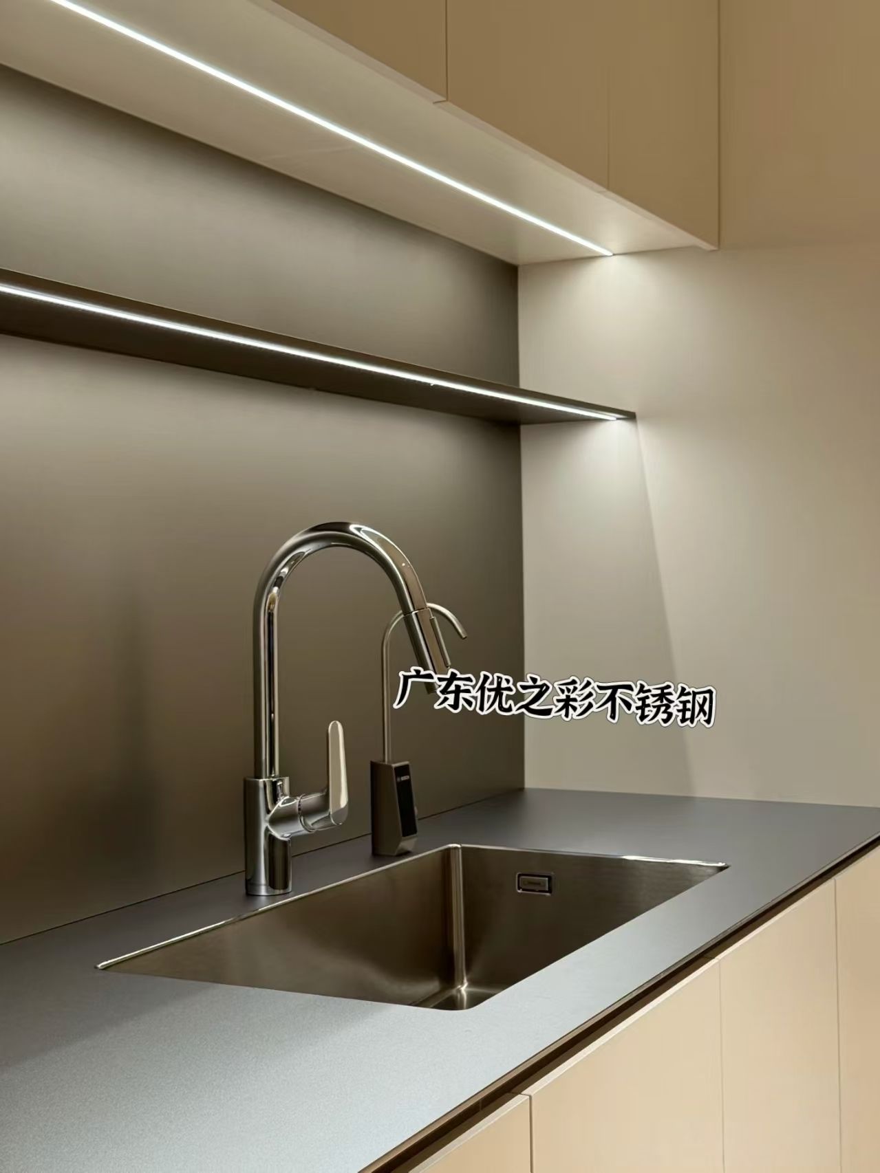 “廚房臺(tái)面選不銹鋼？一篇文章告訴你它有多強(qiáng)！”